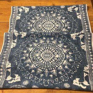 Manduka YogiToes hot yoga mat towel